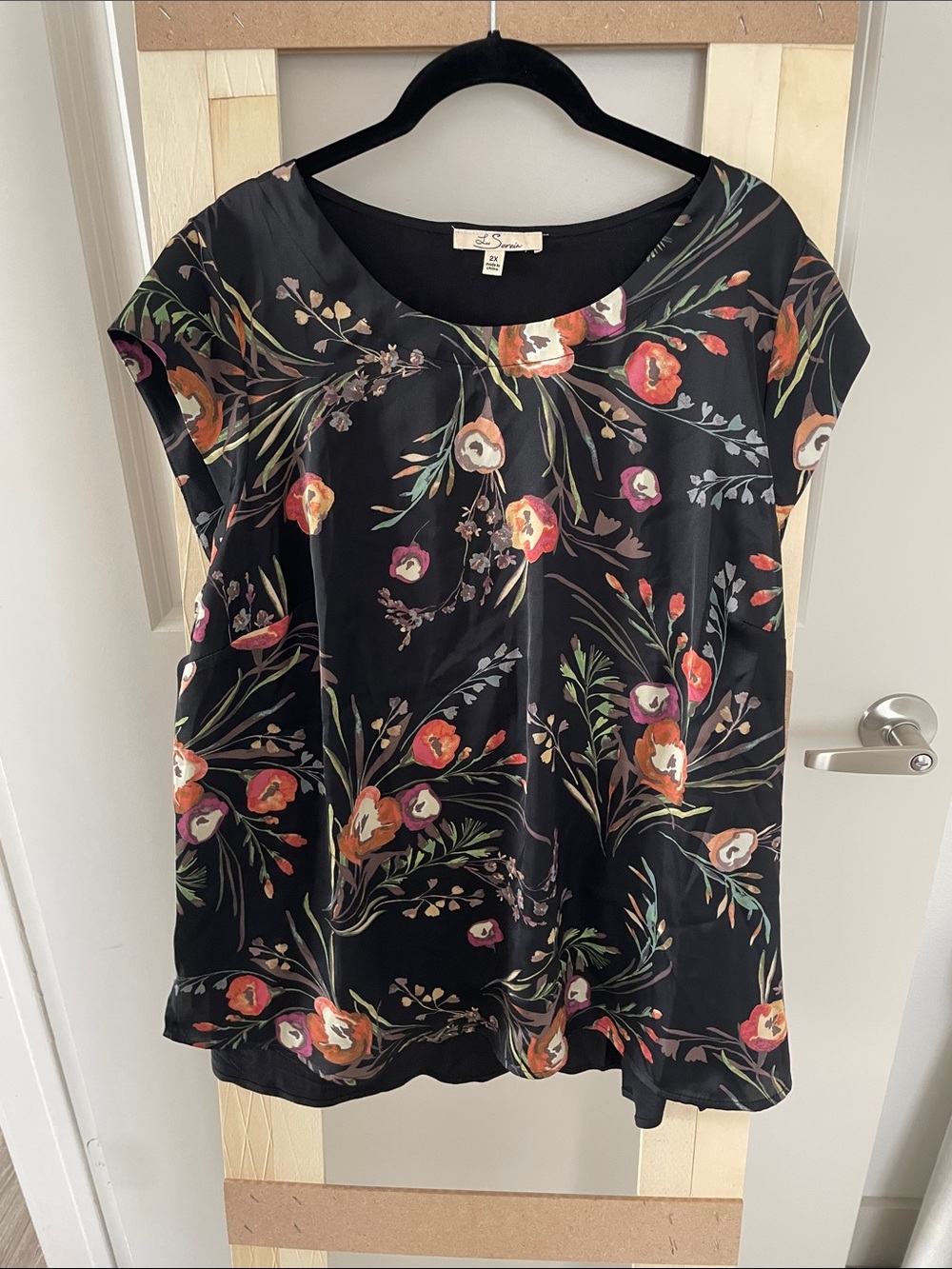 Daniella relaxed Black Floral Scoop-Neck Blouse